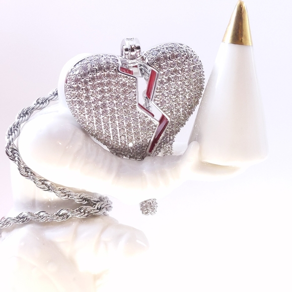 ❤️ Icy Dropping Heart + 20" Rope Chain - Picture 2 of 8